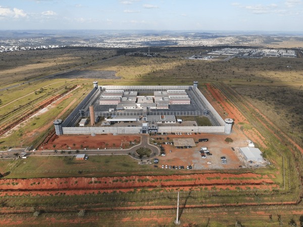Fortaleza blindada: como é o presídio federal que mantém Marcola isolado