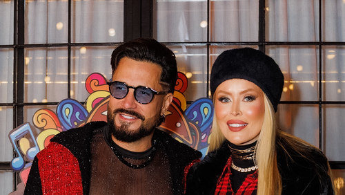 Novo visual de Latino surpreende em festival