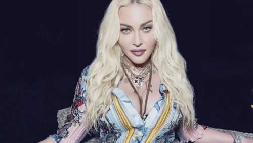 Madonna exibe esculturas de "pênis brasileiros" e revela apego pelas obras