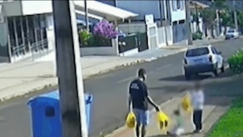 Pai preso por chutar a filha no PR tem histórico de agressão contra enteado