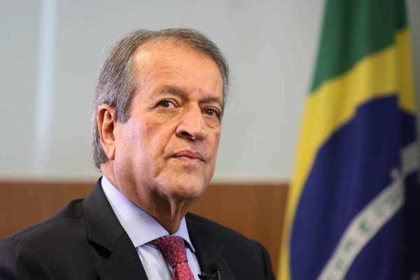 Dino manda bloquear R$ 119 mi de Valdemar por suposto esquema em emendas