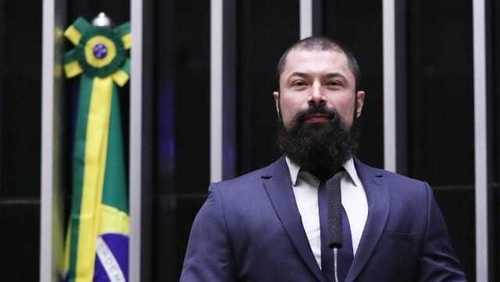 Justiça condena deputado a indenizar PT por associação ao narcotráfico