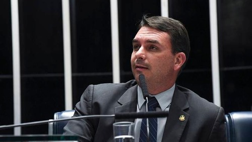 OAB aciona STF após Moraes proibir visitas de Flávio Bolsonaro ao pai
