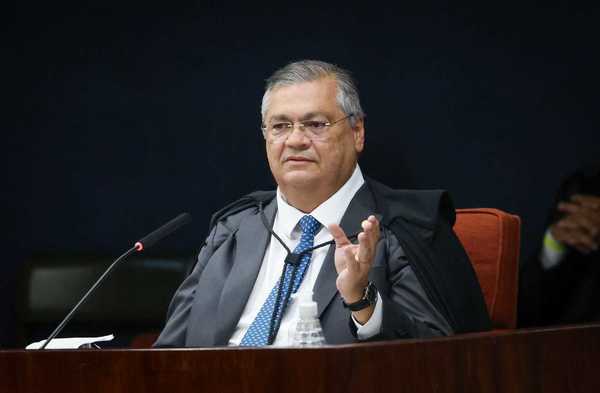 Dino intima partidos do Congresso para explicar destinação de emendas