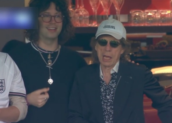 Pé frio? Mick Jagger vira alvo da web após eliminação da Inglaterra na Copa