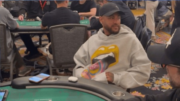 Campeão de pôquer expõe Neymar e liga vício em cartas à queda no futebol