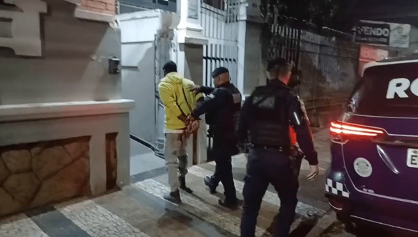 Homem agride mulher e quebra copo na cabeça do filho de 5 anos