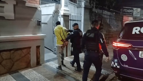 Homem agride mulher e quebra copo na cabeça do filho de 5 anos