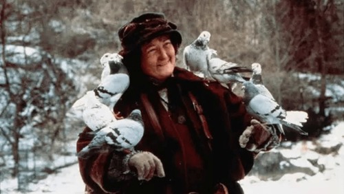 Morre Brenda Fricker, atriz de 'Esqueceram de Mim 2', aos 81 anos