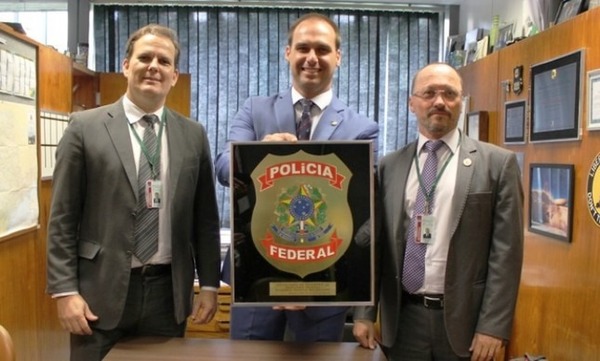 PF encerra processo e decide demitir Eduardo por abandono de cargo