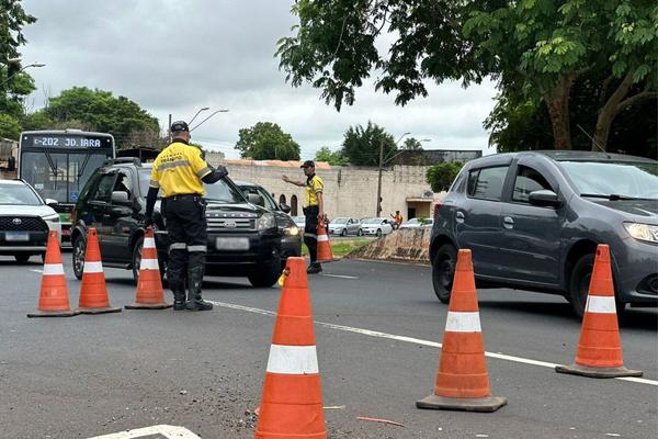 Interdição parcial altera o trânsito em trecho da Avenida Diná Rizzi nesta quarta-feira