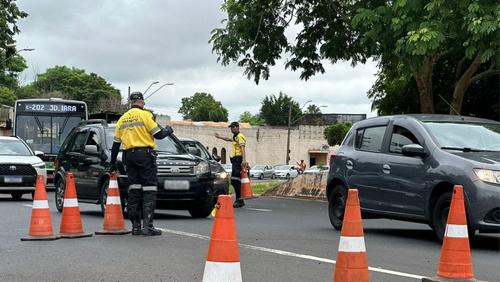 Interdição parcial altera o trânsito em trecho da Avenida Diná Rizzi nesta quarta-feira
