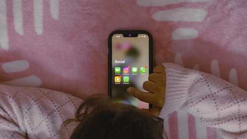 França proíbe uso de redes sociais para menores de 15 anos