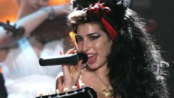 15 anos sem Amy Winehouse: veja as 10 músicas mais famosas dela no Brasil
