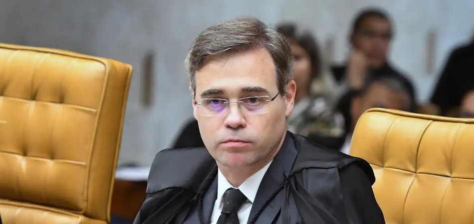 Mendonça autoriza PF a investigar repasses para filme sobre Bolsonaro