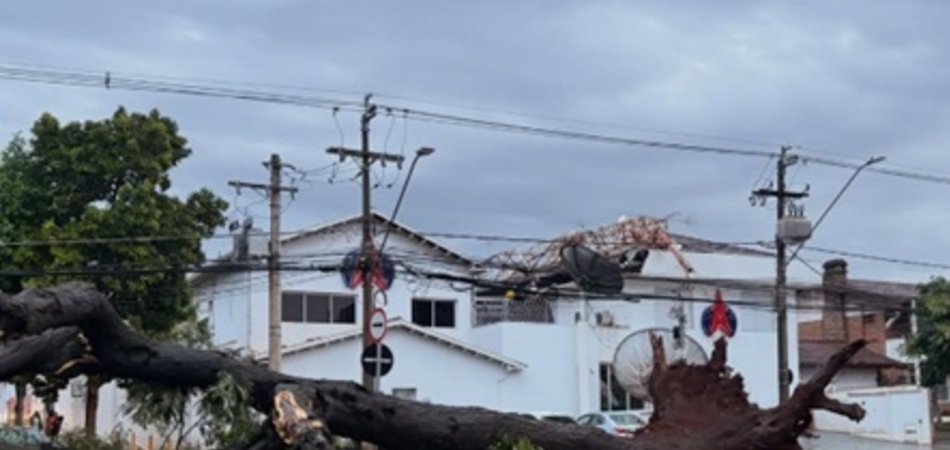 Temporal derruba torre do Sistema Clube de Comunicação