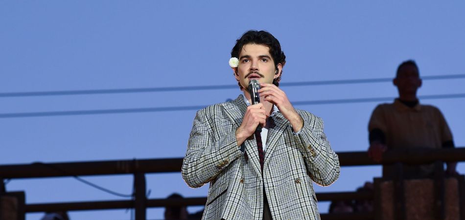 Jão reúne fãs e famosos em audição de novo álbum