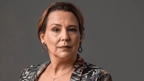 Atriz global nega internação e tranquiliza fãs: "Notícia absurda"