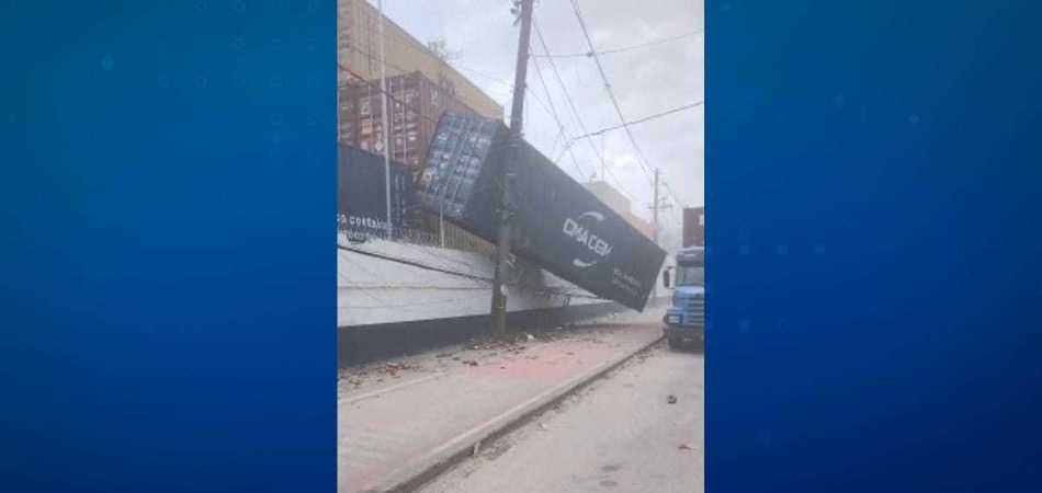 SP: Porto de Santos suspende navegação após ventania de 90km/h