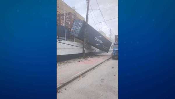 SP: Porto de Santos suspende navegação após ventania de 90km/h