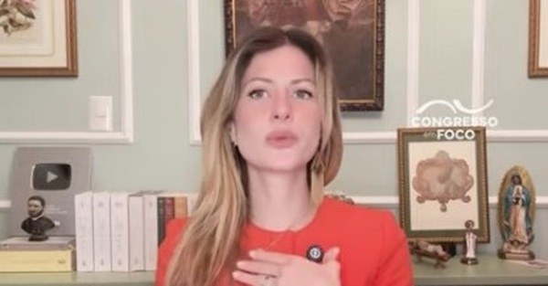 Pietra Bertolazzi volta as redes sociais e ironiza fãs do BTS 