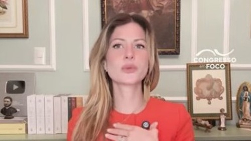 Pietra Bertolazzi volta as redes sociais e ironiza fãs do BTS 