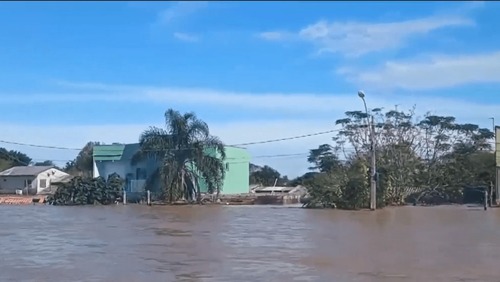 RS: Novas enchentes retiram famílias de casas e impactam 130 cidades