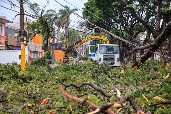 Prefeitura realiza mutirão de limpeza na Avenida Nove de Julho neste sábado (1º)