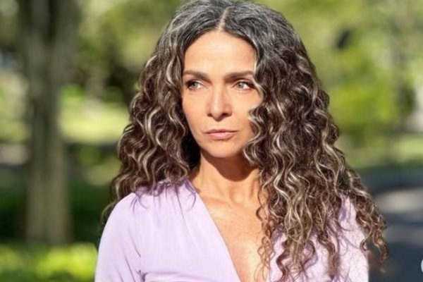 Claudia Ohana se diz contra remake de Vamp: "Nunca vai ser superado"