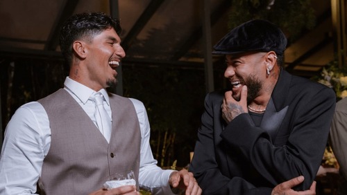 Neymar expõe gafe em casamento de Medina e diverte fãs: "Só eu de preto"