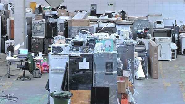 Lixo eletrônico: Brasil recicla apenas 10% do total descartado