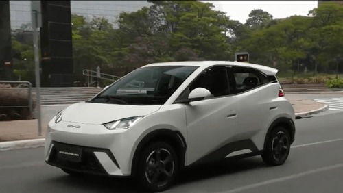 Vendas de carros elétricos batem recorde e pressionam infraestrutura urbana