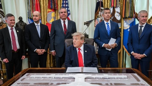 Governo Trump é processado por 25 estados democratas devido ao tarifaço