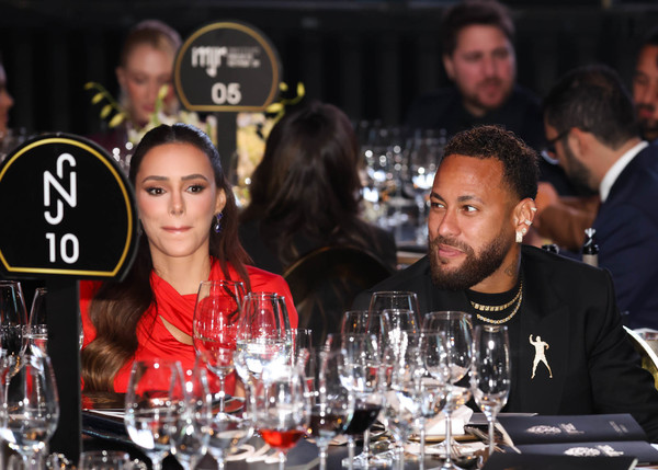Por que nenhum jogador da seleção brasileira esteve no leilão do Neymar?