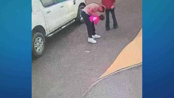 Homem salva bebê engasgada no interior de SP; veja como fazer manobra