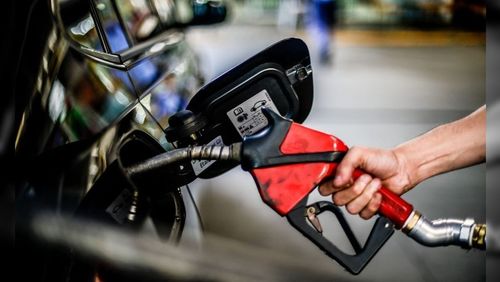 Posto de SP é flagrado com tanque falso e etanol 'tingido' de gasolina