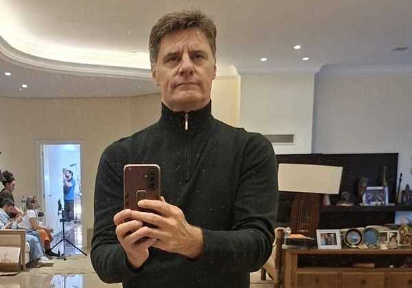 Ator de "Avenida Brasil" desabafa após apresentar peça para 4 pessoas