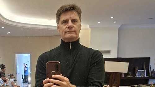 Ator de "Avenida Brasil" desabafa após apresentar peça para 4 pessoas
