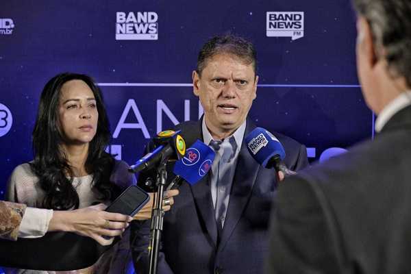 Tarcísio defende privatizações e diz que as faz por 'necessidade'