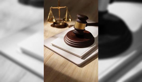 Homem é condenado a pagar R$ 75 mil após beijar criança à força em SC