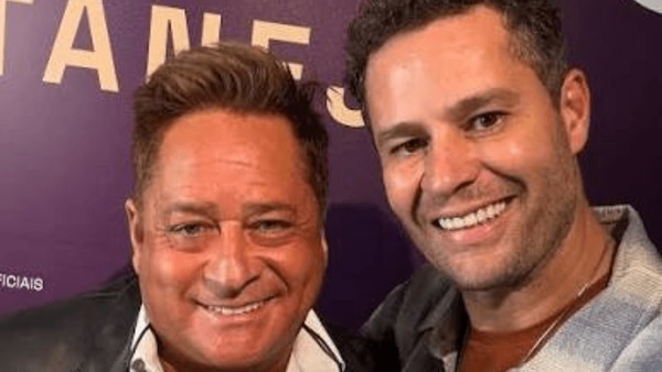 Leonardo tieta primogênito em show e alfineta filhos: "Nem sinal de fumaça"