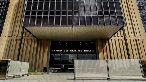 BC aponta desaceleração da inflação, mas mantém alerta sobre riscos