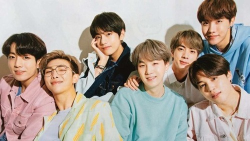 BTS é apontado como maior fenômeno musical desde Michael Jackson; entenda
