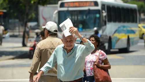Veranico eleva temperaturas e provoca calor de mais de 40 °C no Brasil