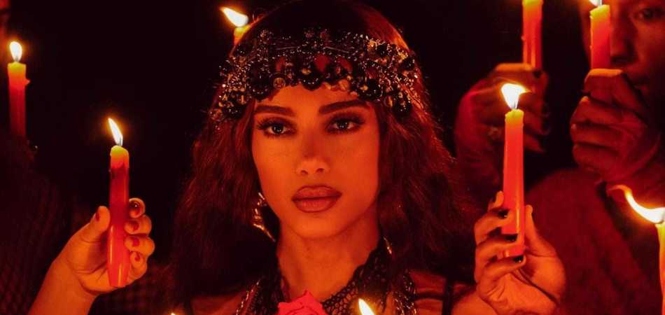 Anitta fala do medo em contar que era do candomblé: 'Era muito prejudicial'