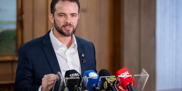 Governo diz que ouvirá empresários para decidir se aplicará lei contra EUA