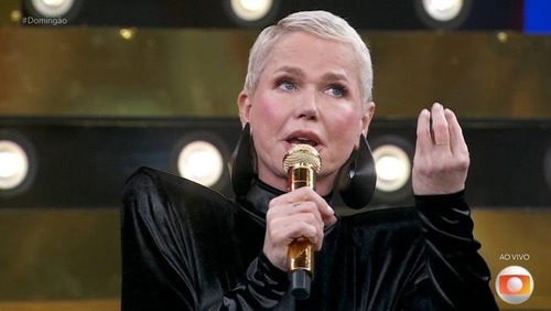 Xuxa rebate críticas por roupas em turnê: "Etarismo e machismo"