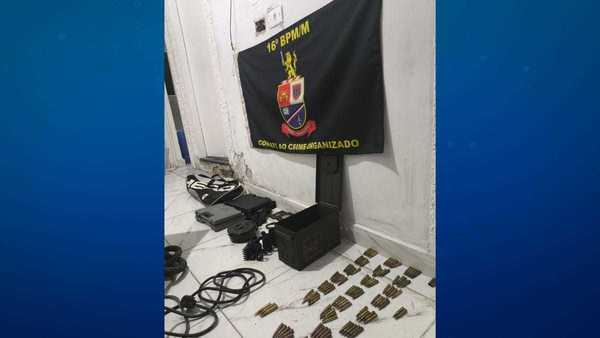SP: Arsenal de guerra é encontrado em fundo falso de parede em Paraisópolis