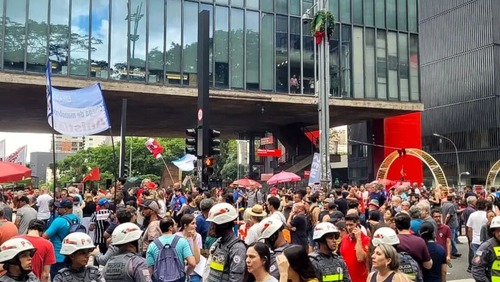 Carreatas, santinhos e showmícios: o que é permitido e vetado nas campanhas
