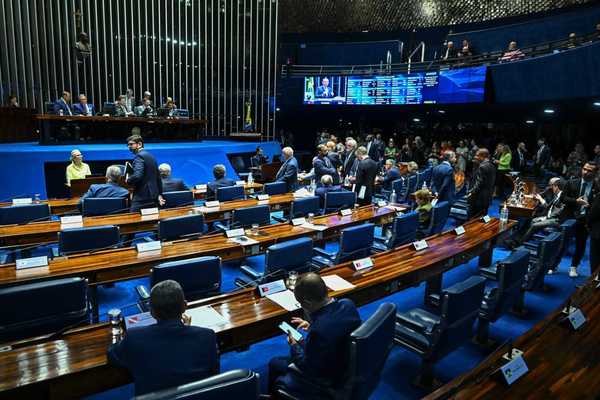 Senado encaminha PEC do fim da escala 6x1 para análise na CCJ